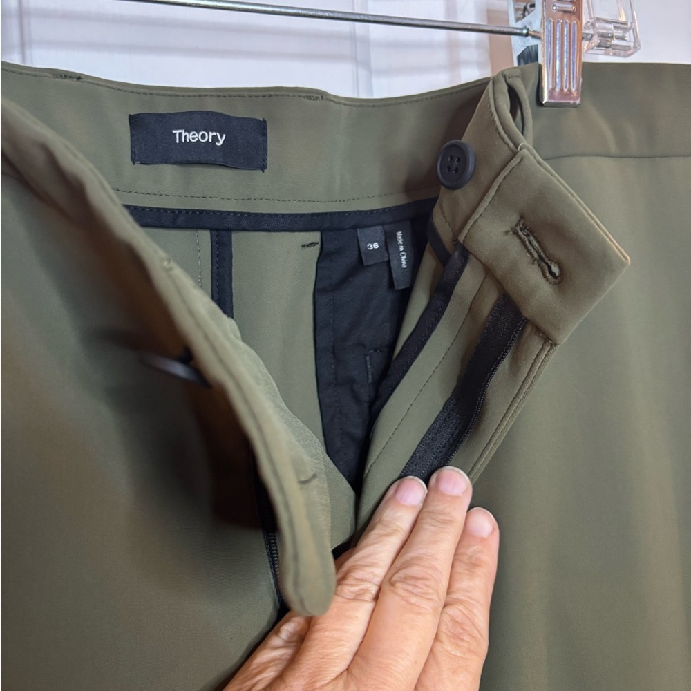 Like new Theory Zaine Slim Straight stretch in Uniform green size 36 - Picture 3 of 8